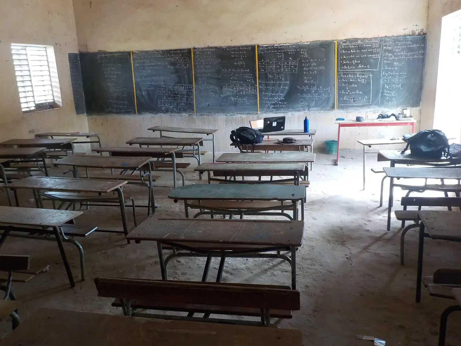 Salle de classe à Thiès · photo d’illustration GastelEtzwane / Wikimedia Commons (CC BY-SA 4.0)